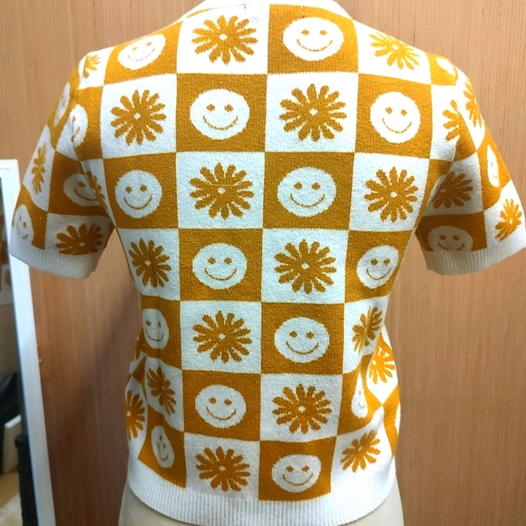 Forever 21 smiley sweater. New. Size large. - Picture 2 of 13